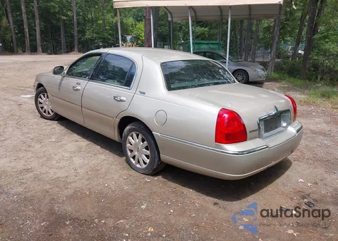 2010 Lincoln Town Car Signature Limited z USA, uszkodzony, nr VIN 2LNBL8CV5AX613980